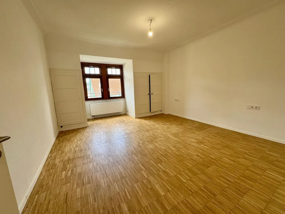 Erstbezug nach Sanierung - Modernisierte 2-Zi-Wohnung in zentraler Lage