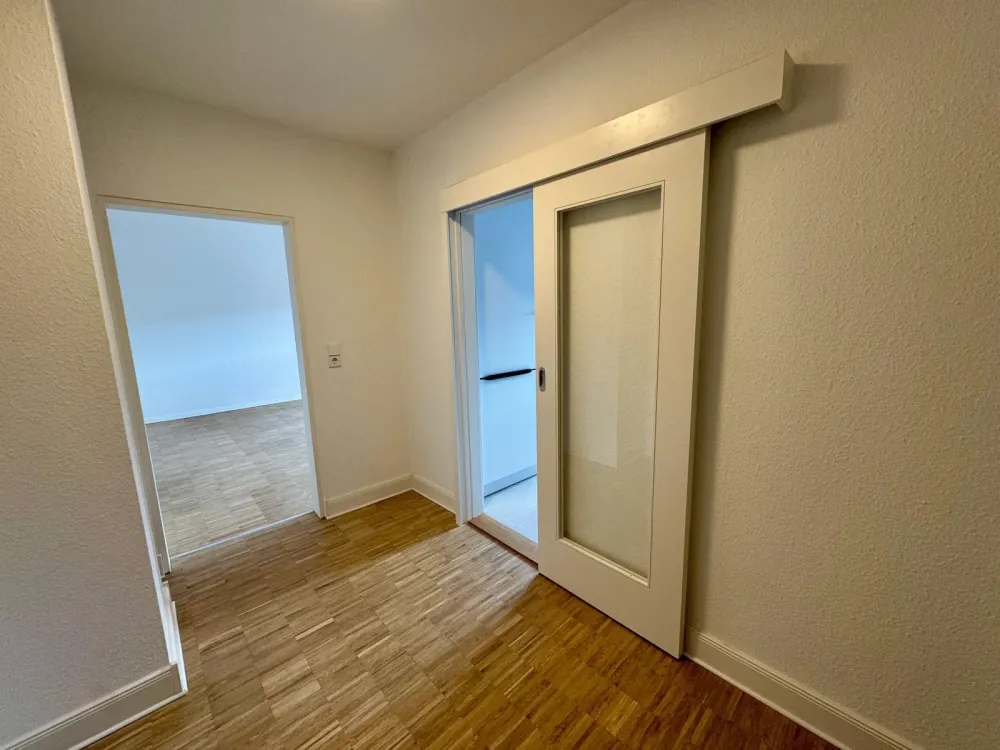 Erstbezug nach Sanierung - Modernisierte 2-Zi-Wohnung in zentraler Lage