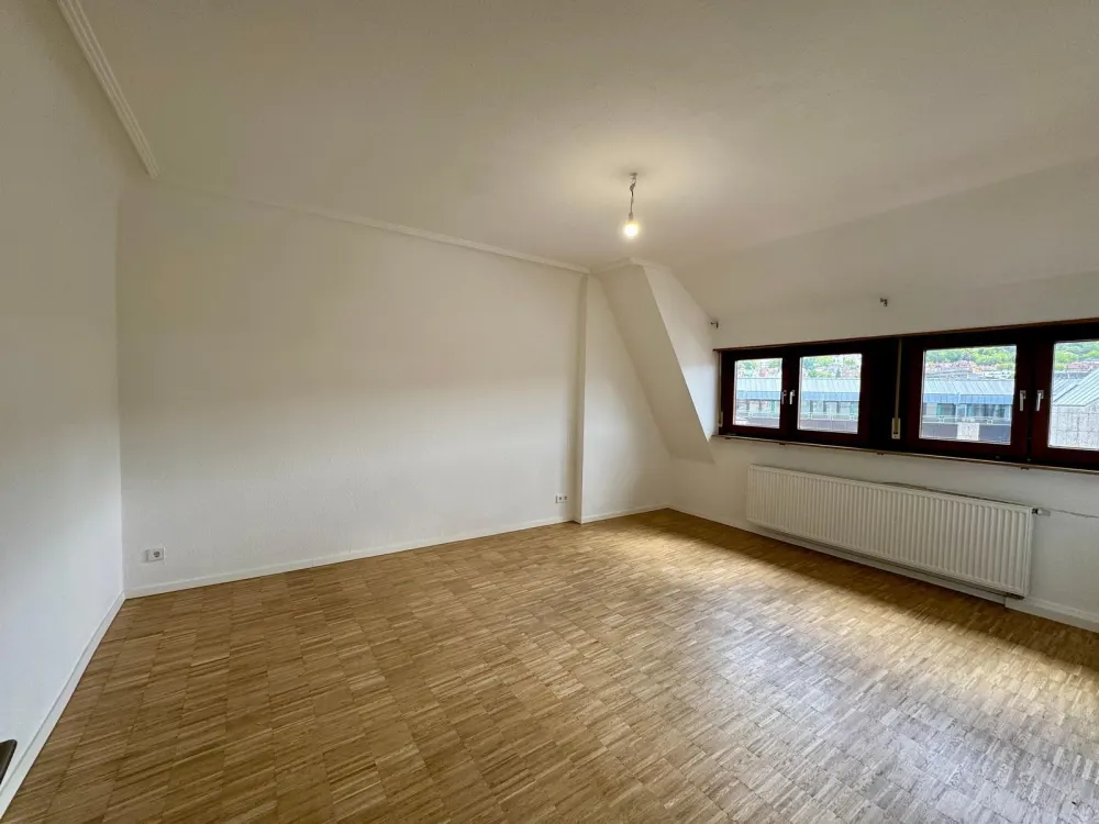 Erstbezug nach Sanierung - Modernisierte 2-Zi-Wohnung in zentraler Lage