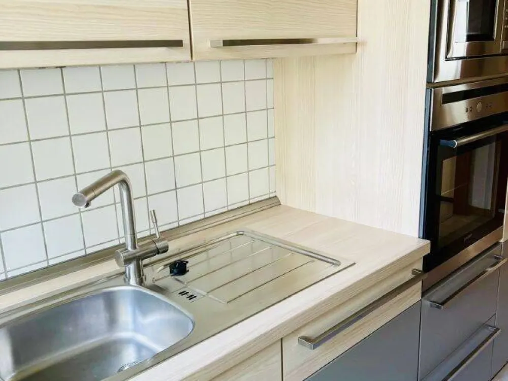 Provisionsfrei, helle 3,5-Zi.-Whg. 74qm mit EBK, Loggia, Gäste-WC und Abstellkammer im Herzen von S-Zuffenhausen, bezugsfrei ab 01.10.2026