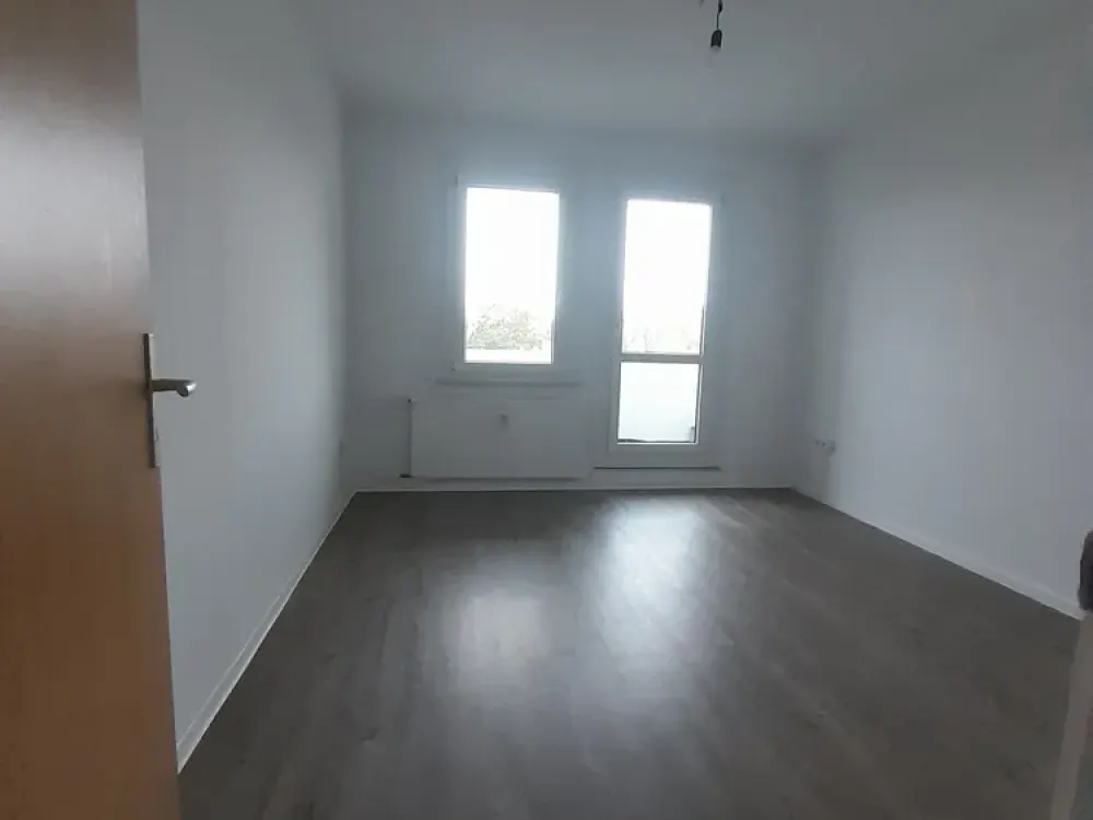 Half a Month Rent-Free - Bright 3-Room Apartment in a Quiet Location