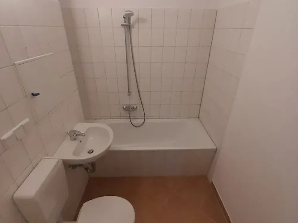 Half a Month Rent-Free - Bright 3-Room Apartment in a Quiet Location