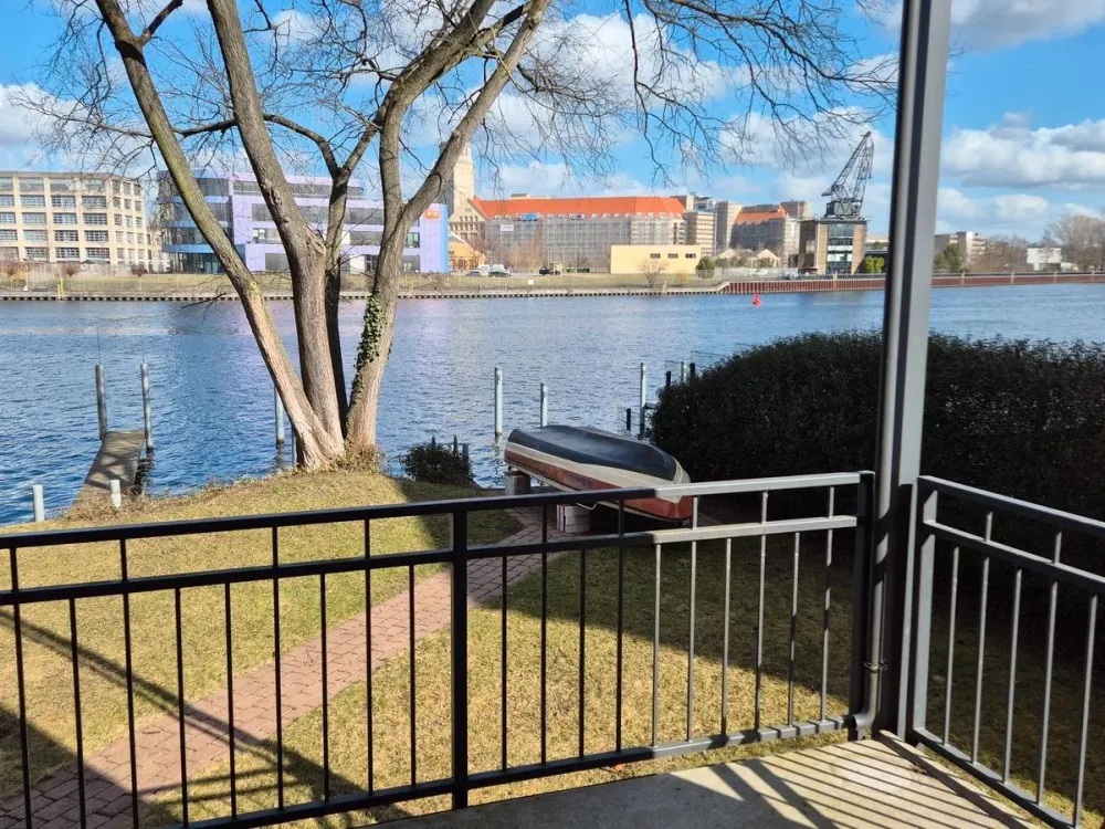 Completely Renovated Old Building Apartment with Spree View and Boat Dock at the Garden