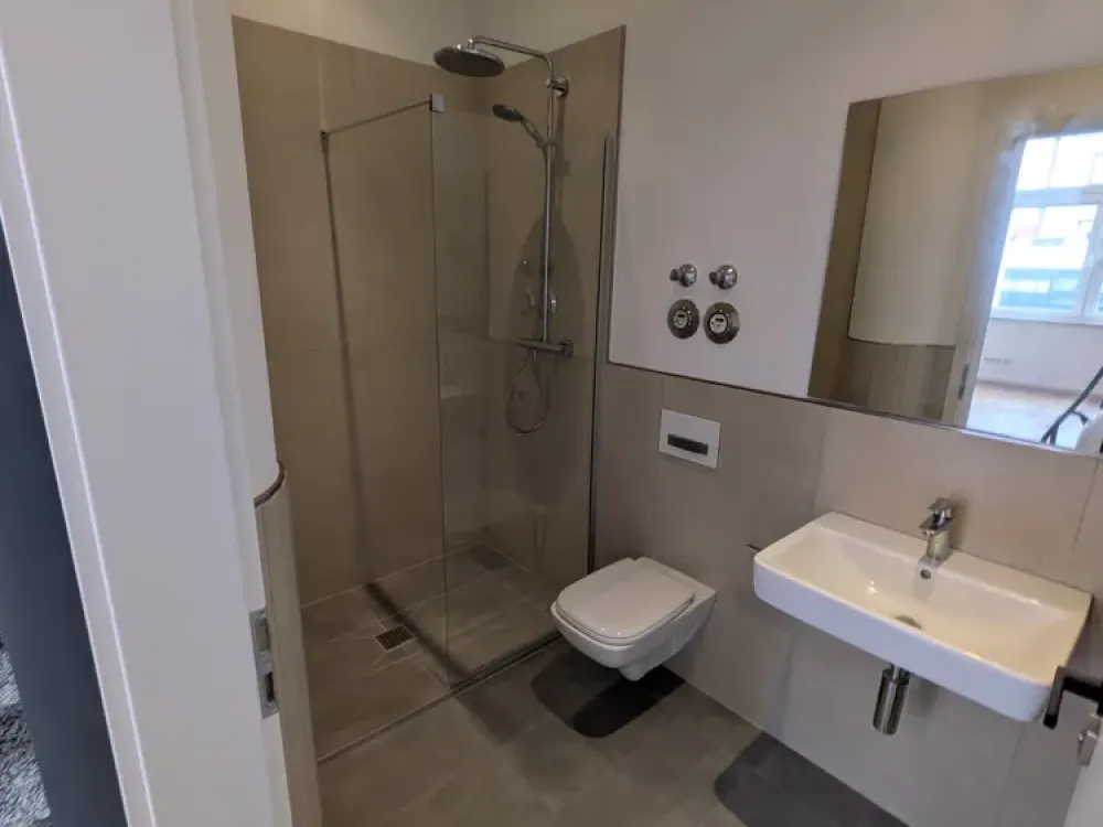 Frisch sanierte 3-Zimmer-Wohnung mit Terrasse & Stellplatz in Köln-Müngersdorf