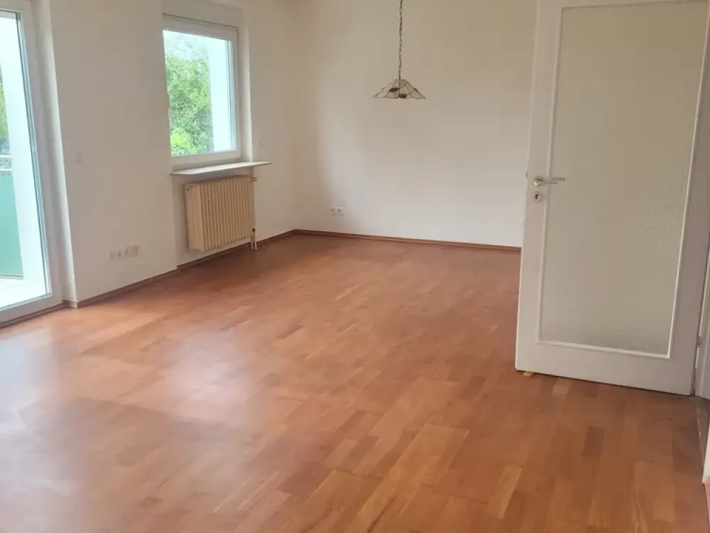 Schöne Wohnung in einer guten Lage, mit Balkon und Stellplatz zu vermieten(Whg.2)