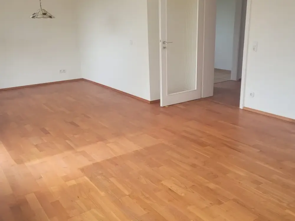 Schöne Wohnung in einer guten Lage, mit Balkon und Stellplatz zu vermieten(Whg.2)
