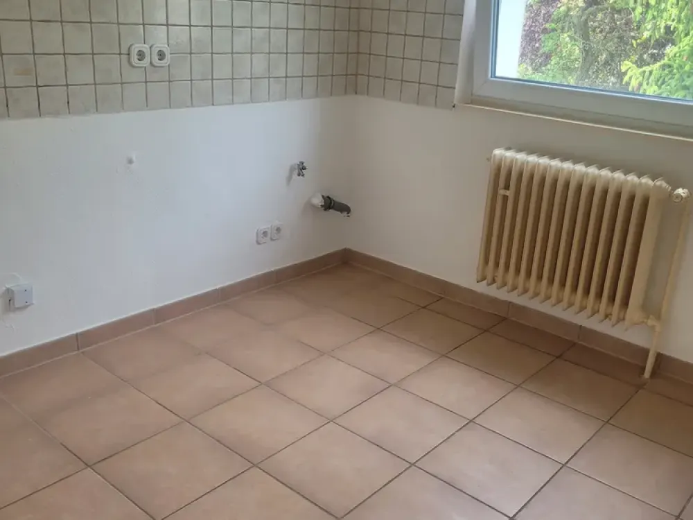 Schöne Wohnung in einer guten Lage, mit Balkon und Stellplatz zu vermieten(Whg.2)