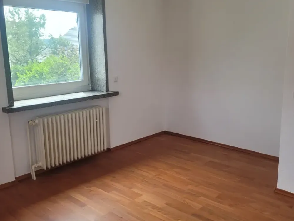 Schöne Wohnung in einer guten Lage, mit Balkon und Stellplatz zu vermieten(Whg.2)