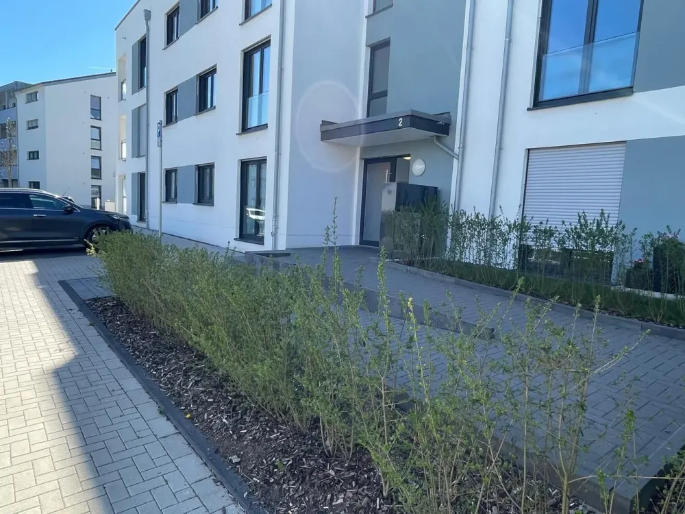 Helle und geräumige 4-Zimmer-Wohnung mit großem Balkon! 1 Monat KALTMIETFREI!