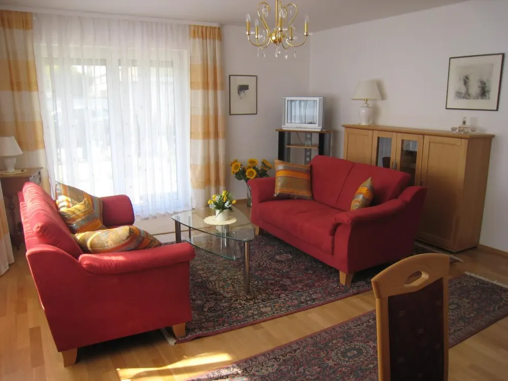 lichtdurchflutete 2-Zimmerwohnung mit Terrasse, Stadtteil Niederursel