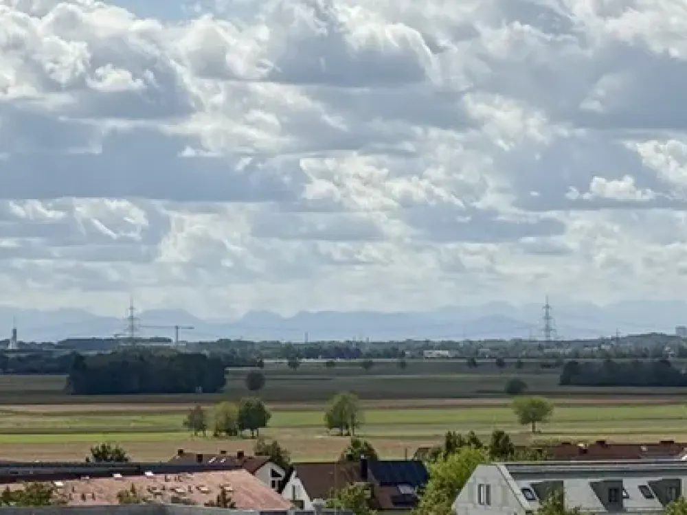2-Zimmer Wohnung - vollständig saniert - traumhafter Südbalkon mit Blick bis auf die Alpen