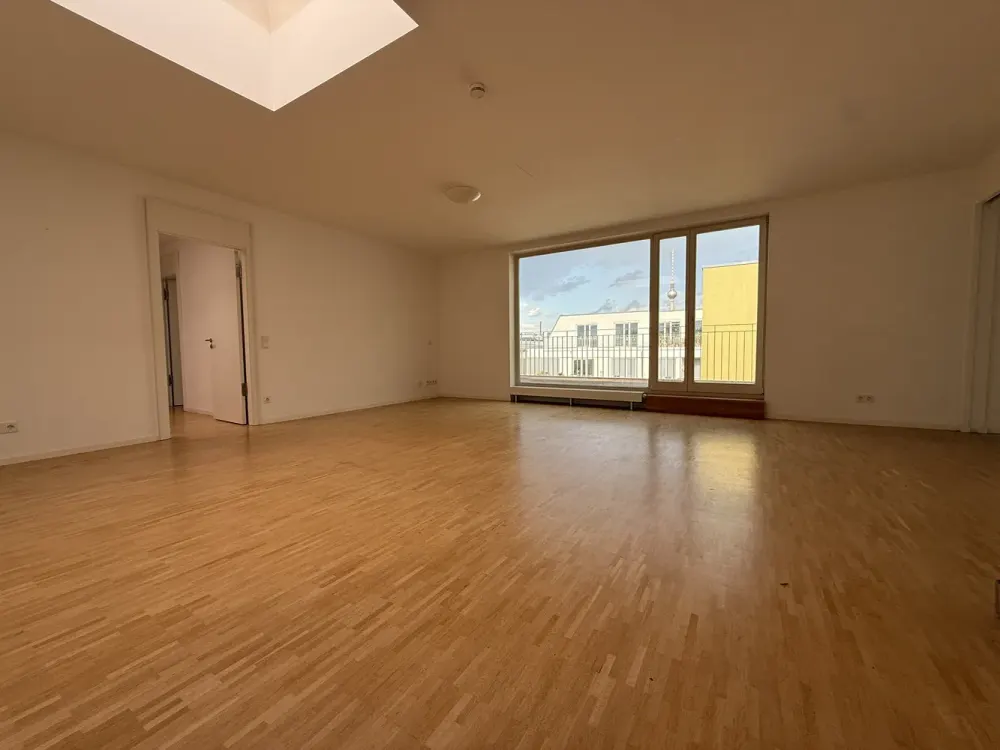 Exklusive 4-Zimmer-Wohnung mit Balkon & Fernsehturmblick