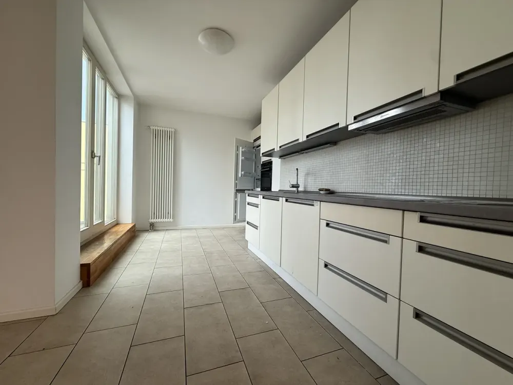 Exklusive 4-Zimmer-Wohnung mit Balkon & Fernsehturmblick