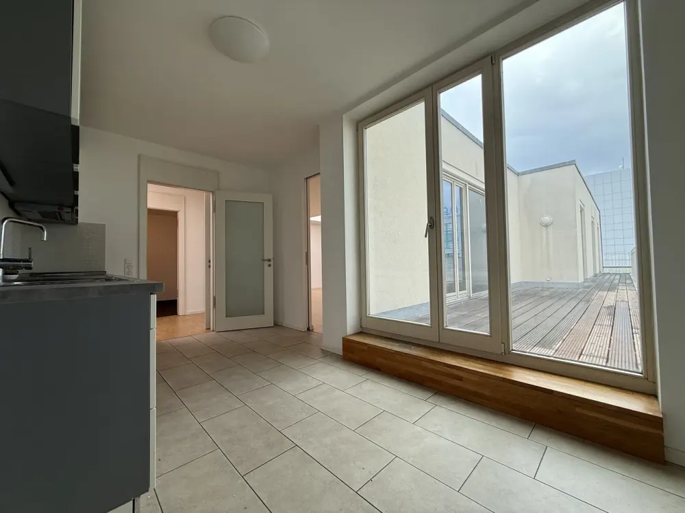 Exklusive 4-Zimmer-Wohnung mit Balkon & Fernsehturmblick