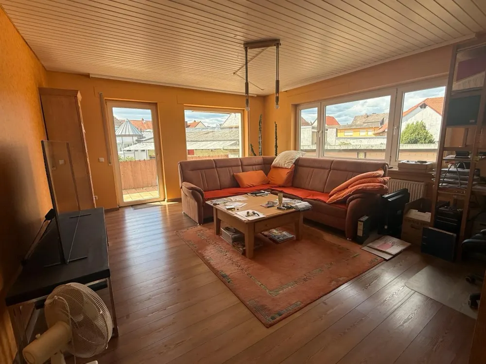 Helle Wohnung mit Balkon und Garage!