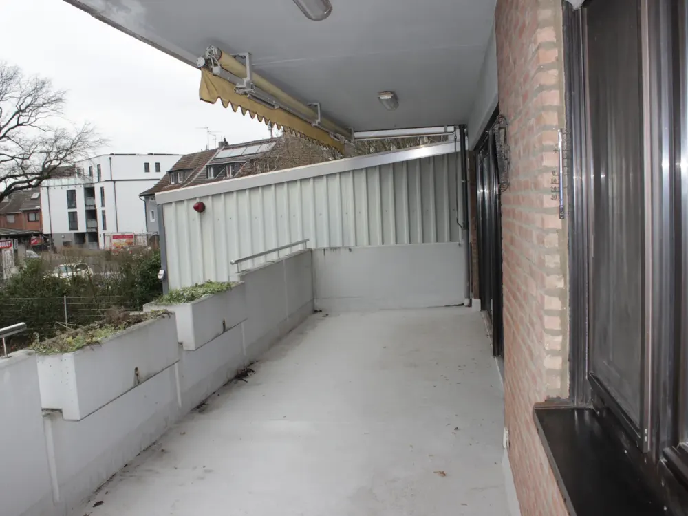 Hausmarke Immobilien - شقة عائلية مكونة من 3 غرف مع شرفة، حمام ضيوف، جراج وموقف سيارات