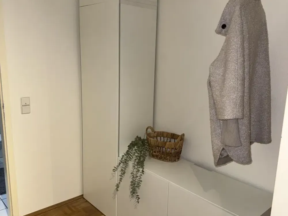 Modernisierte & komplett möblierte 2-Zimmer-Wohnung auf Zeit, Erstbezug nach Renovierung.