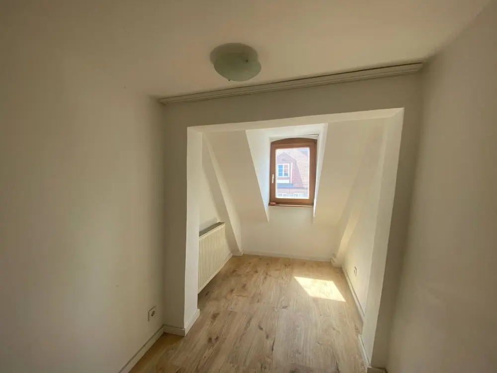 Erstbezug nach Sanierung: 3-Zi.-Maisonette-Wohnung mit Holzbalken und viel Charme in zentraler Altstadtlage