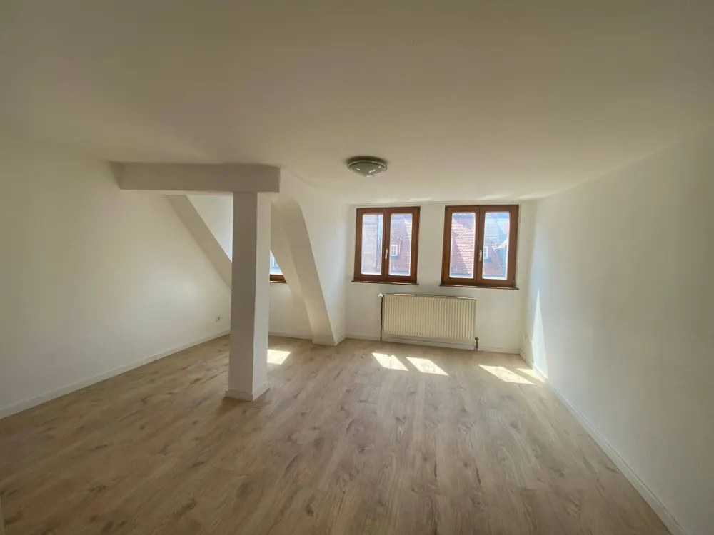 Erstbezug nach Sanierung: 3-Zi.-Maisonette-Wohnung mit Holzbalken und viel Charme in zentraler Altstadtlage