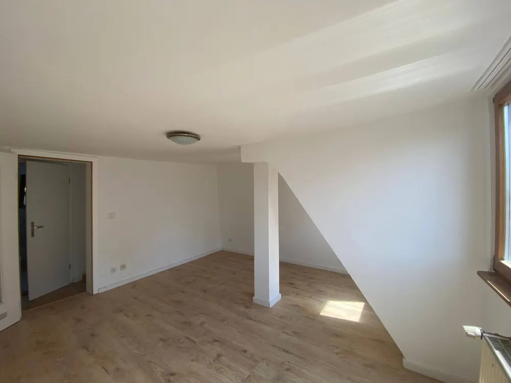 Erstbezug nach Sanierung: 3-Zi.-Maisonette-Wohnung mit Holzbalken und viel Charme in zentraler Altstadtlage