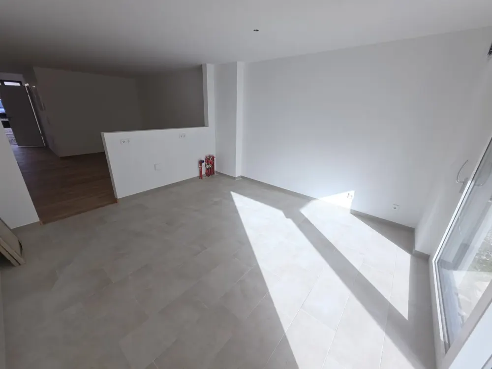 First Occupancy! Modern 3-Room Apartment with Garden