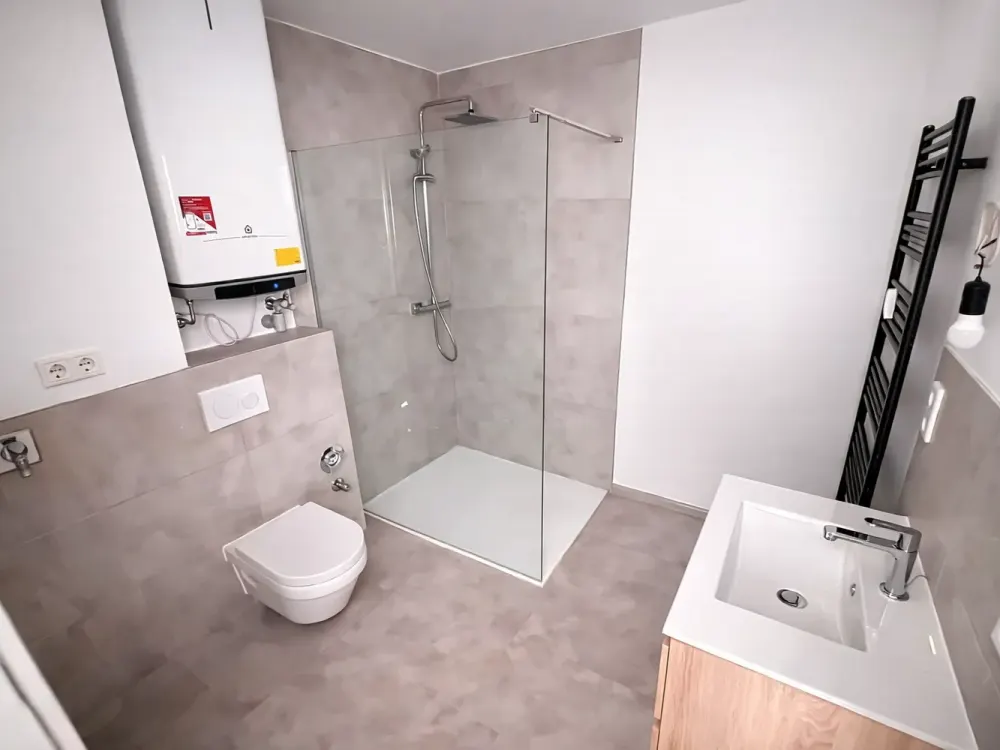 Smart Living on 40 m²: 1-Room First Occupancy with Top Equipment, Perfect for Commuters