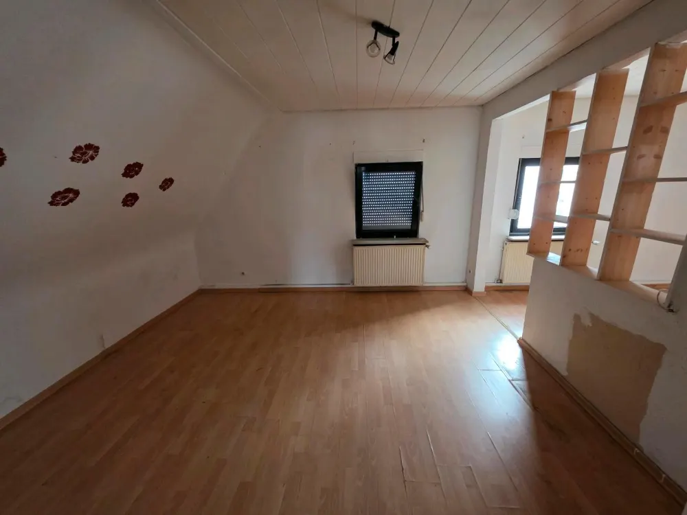 3-Room Apartment with Kitchen and Bathroom in Wemmetsweiler / Merchweiler