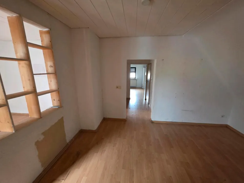 3-Room Apartment with Kitchen and Bathroom in Wemmetsweiler / Merchweiler