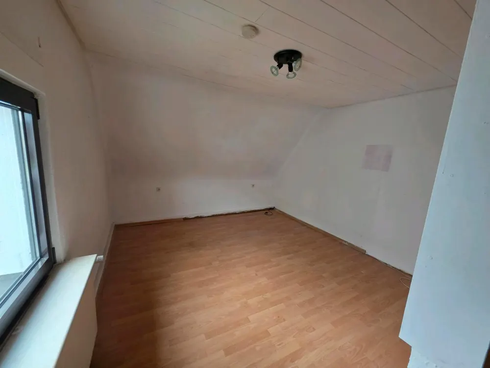 3-Room Apartment with Kitchen and Bathroom in Wemmetsweiler / Merchweiler