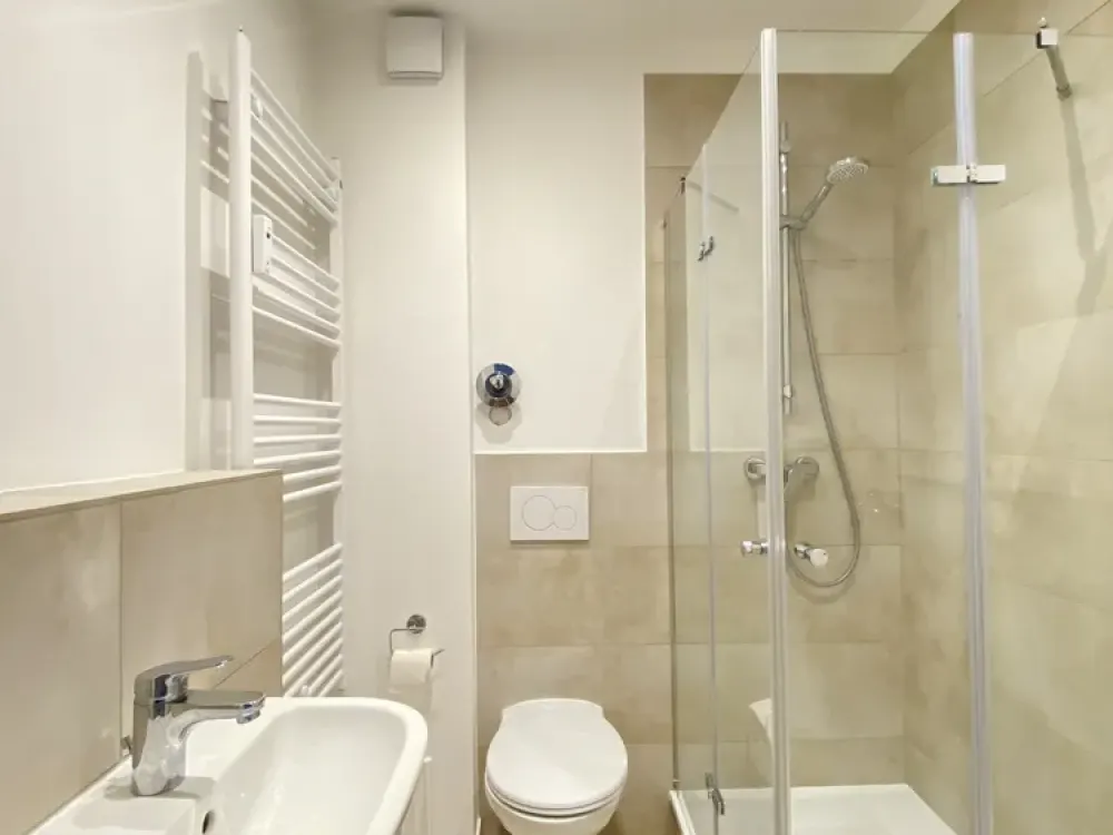 Beautiful 1-Room Apartment with Balcony and Fitted Kitchen