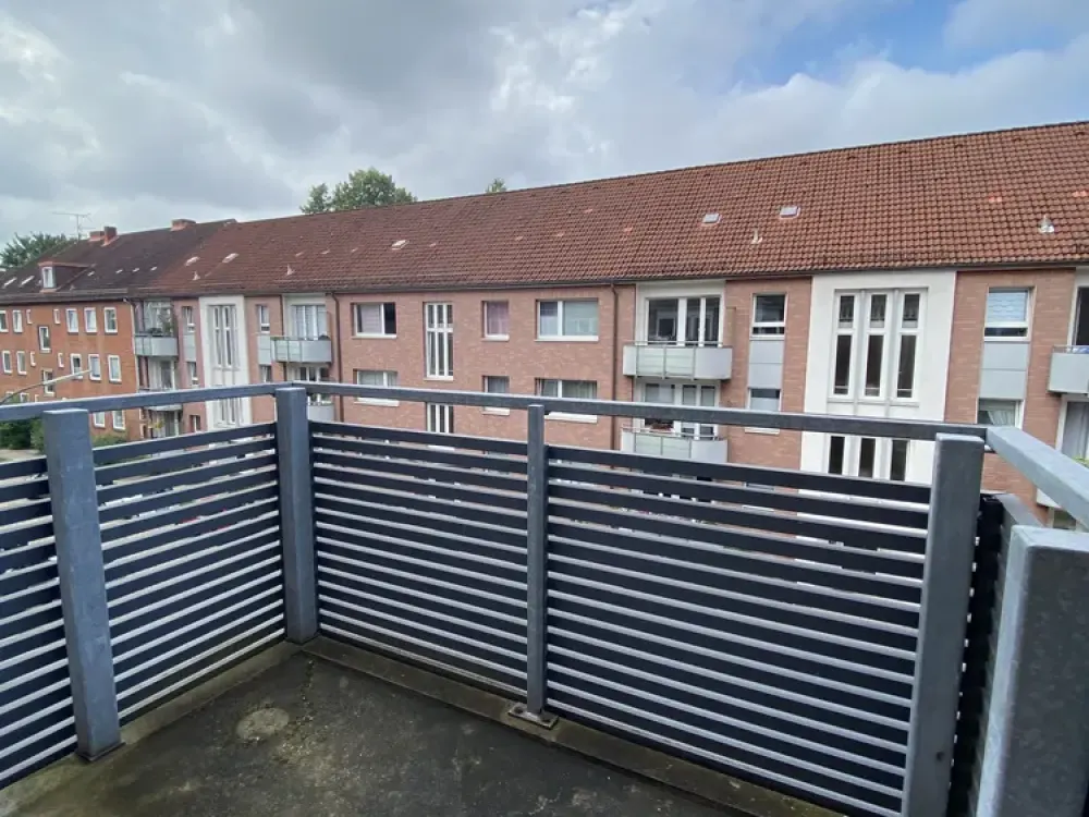 Beautiful 1-Room Apartment with Balcony and Fitted Kitchen