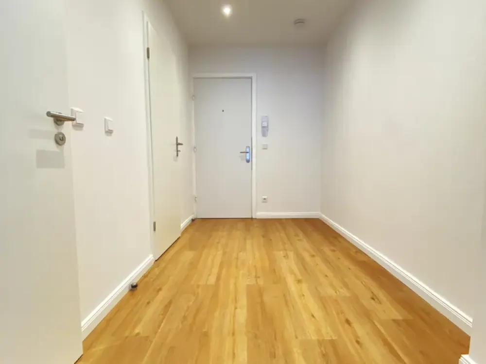 Beautiful 1-Room Apartment with Balcony and Fitted Kitchen