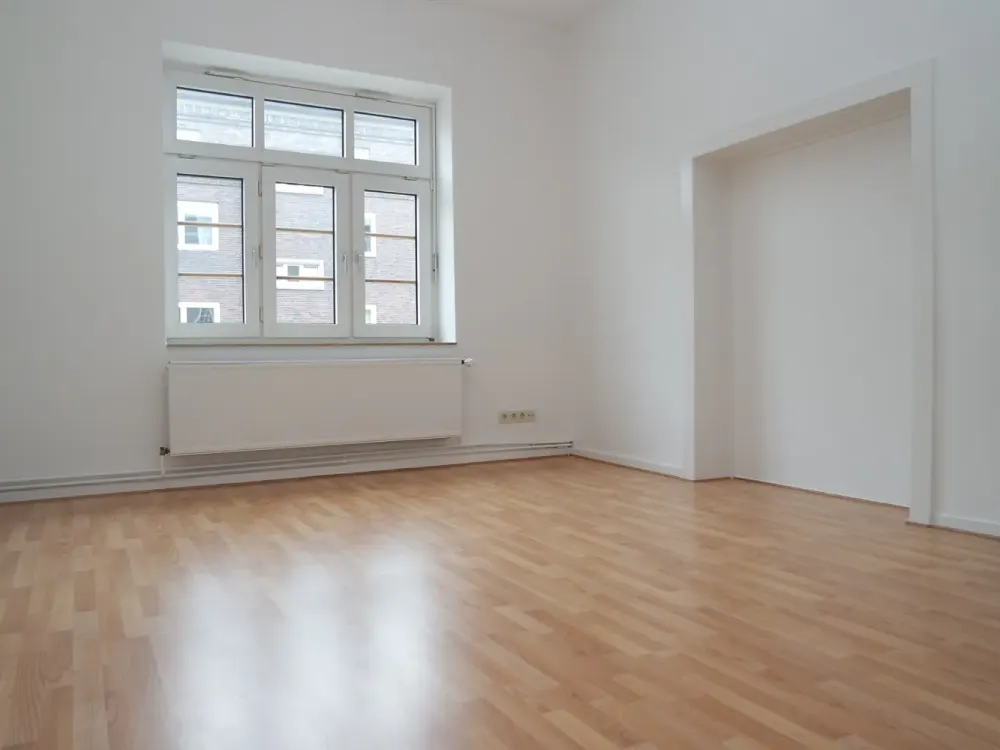 KUNZE: Altbauwohnung mitten in der List