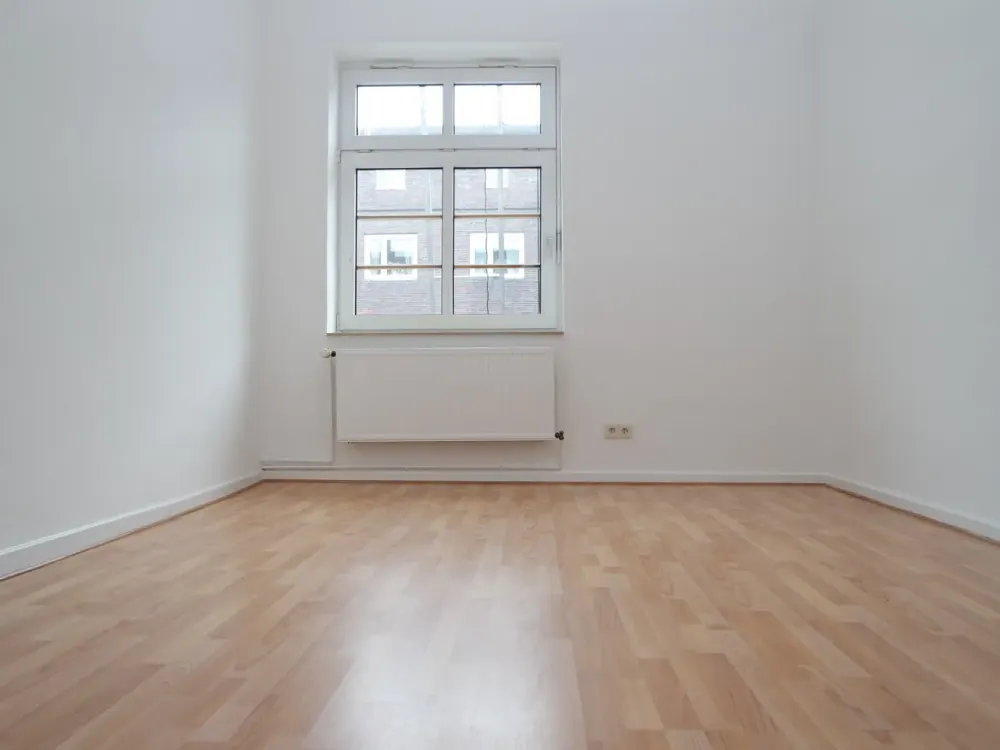 KUNZE: Altbauwohnung mitten in der List