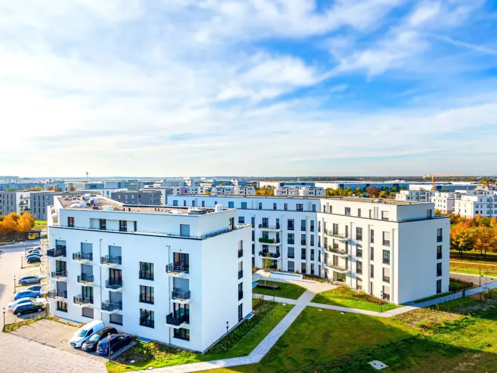 Moderne Dachgeschosswohnung mit großer Sonnenterrasse, Wohnen über den Dächern von Schönefeld