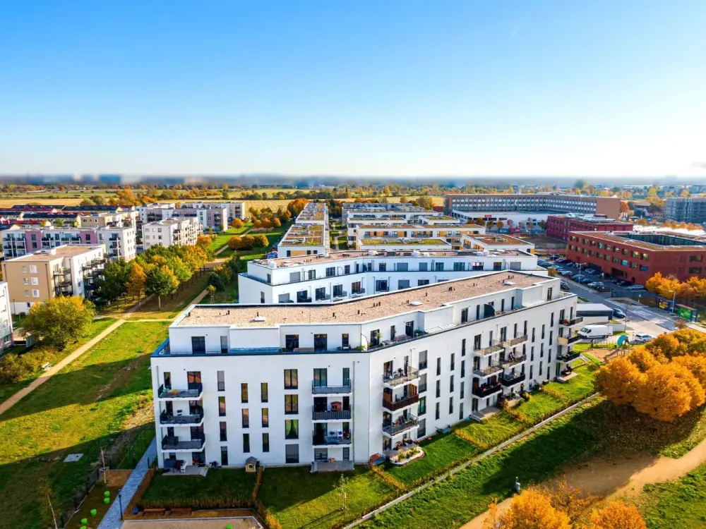 Moderne Dachgeschosswohnung mit großer Sonnenterrasse, Wohnen über den Dächern von Schönefeld
