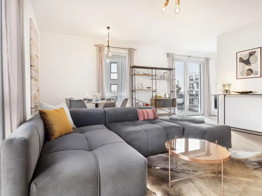Moderne Dachgeschosswohnung mit großer Sonnenterrasse, Wohnen über den Dächern von Schönefeld