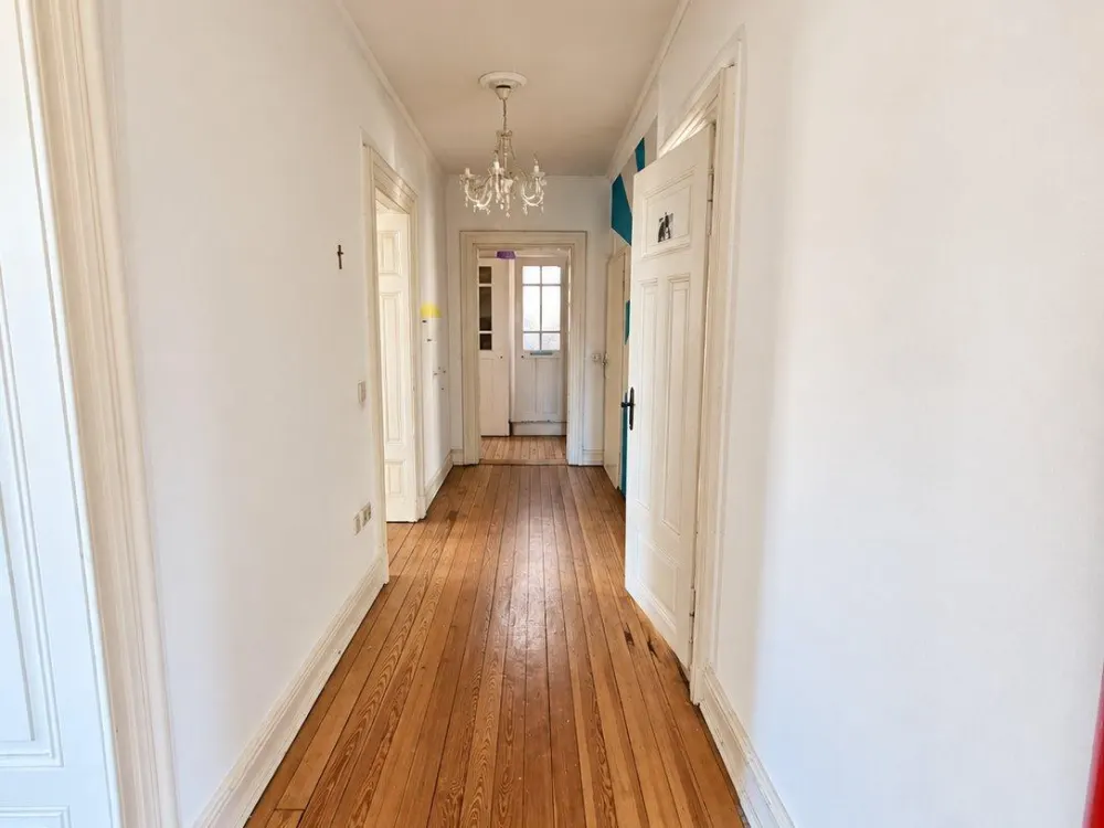 Bright, spacious 4-room apartment in a central location of Saarbrücken