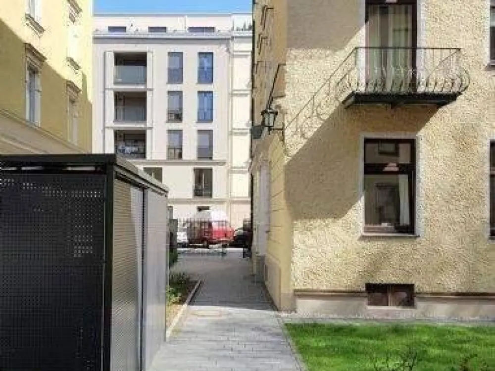 Erstbezug nach Kernsanierung: Großzügige, helle 3-Zimmer-Wohnung in denkmalgeschütztem Altbau, Isarvorstadt - Nähe Röcklplatz - ab 1. Oktober