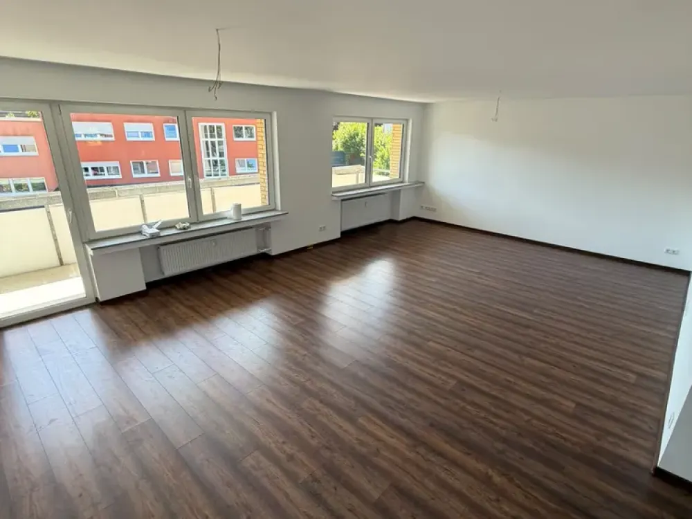 Freshly Renovated 4-Room Apartment with 2 Balconies, Elevator, Garage