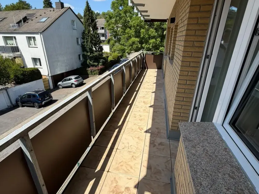 Freshly Renovated 4-Room Apartment with 2 Balconies, Elevator, Garage