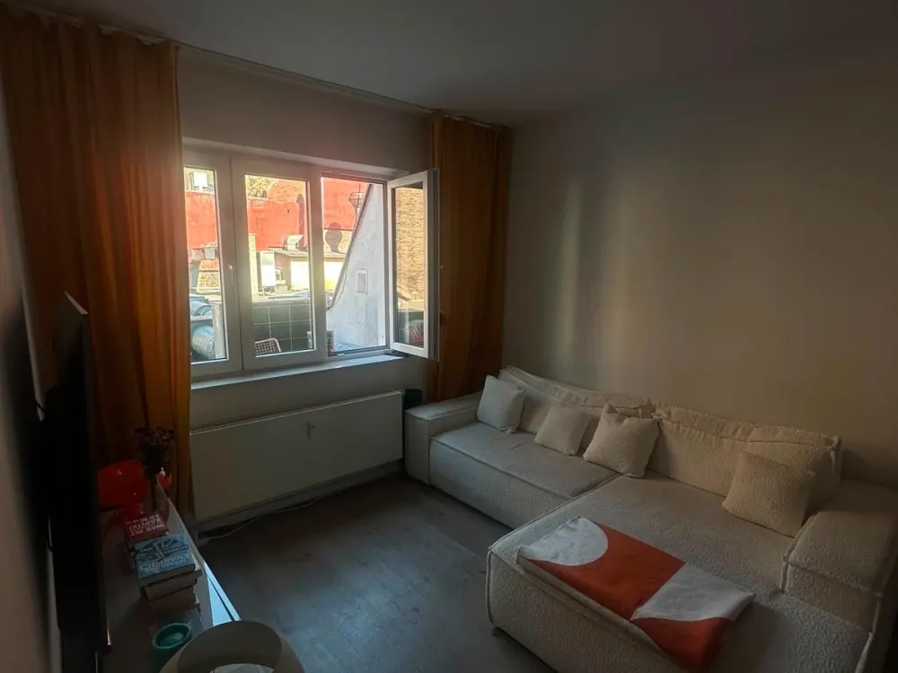 Untermiete: 2 Zimmer / Zülpicher Straße / möbliert