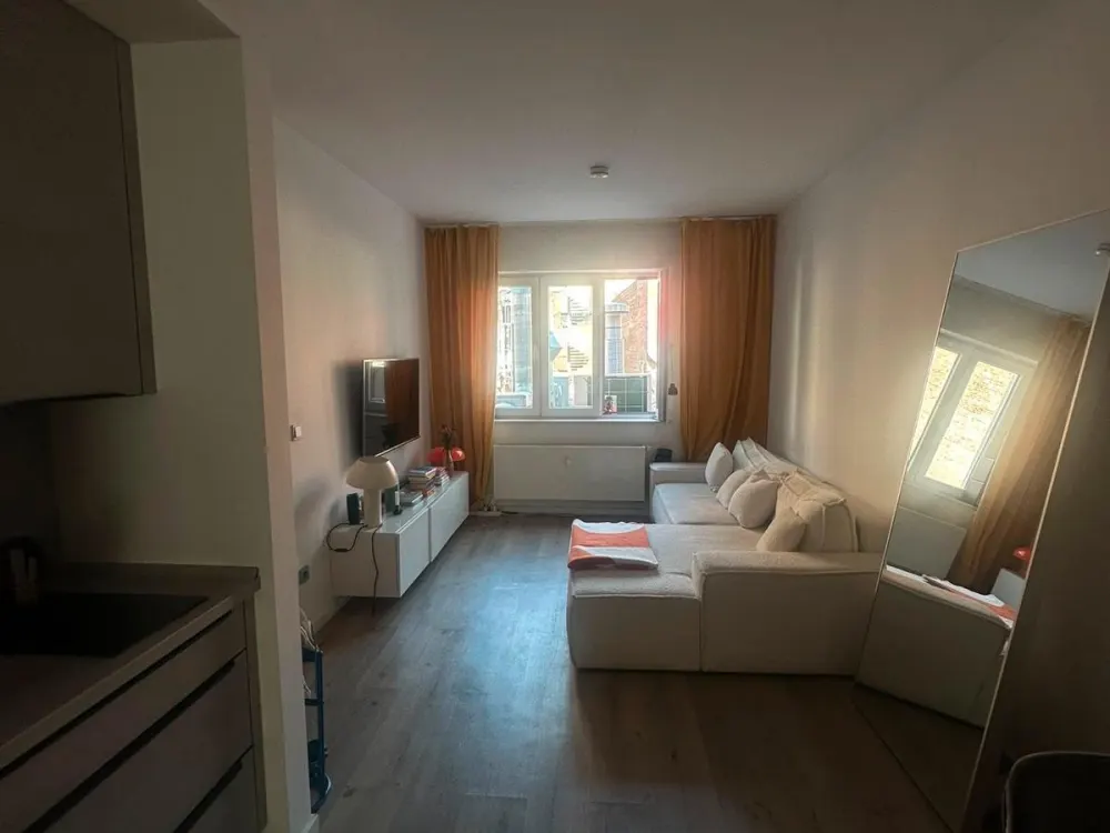 Untermiete: 2 Zimmer / Zülpicher Straße / möbliert