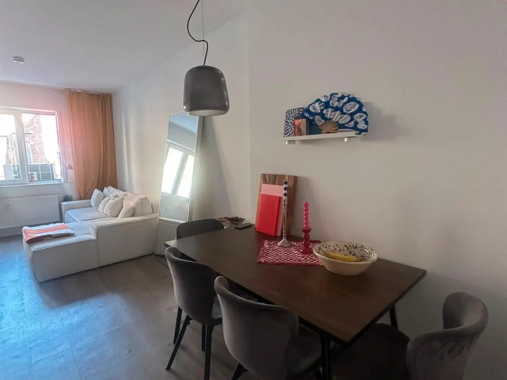 Untermiete: 2 Zimmer / Zülpicher Straße / möbliert