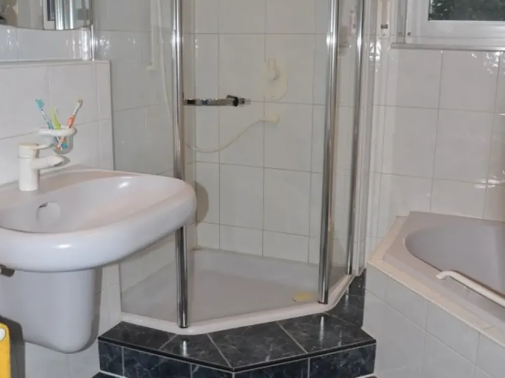 شقة مازونيت هادئة مكونة من 3.5 غرف مع شرفة وموقف سيارات