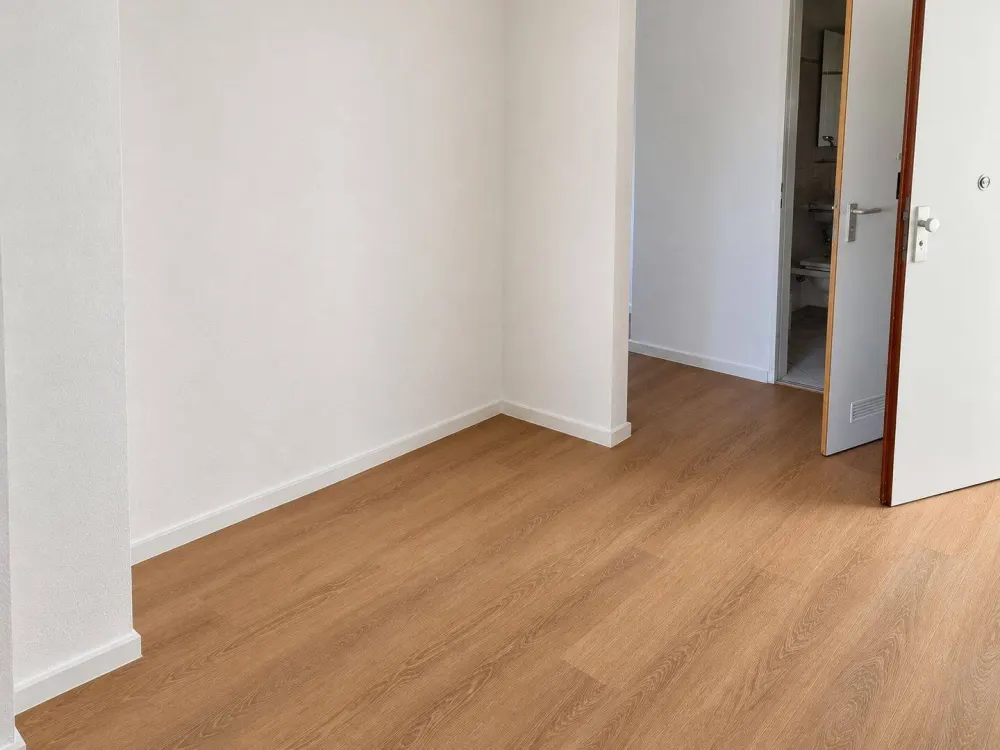 First occupancy after renovation - spacious 4-room apartment in prime location