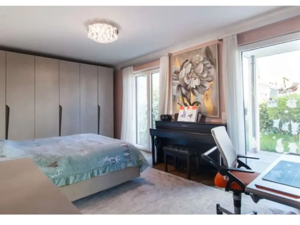 Wohnen mit Charakter: Großzügiges 6-Zimmer-Apartment in Trudering