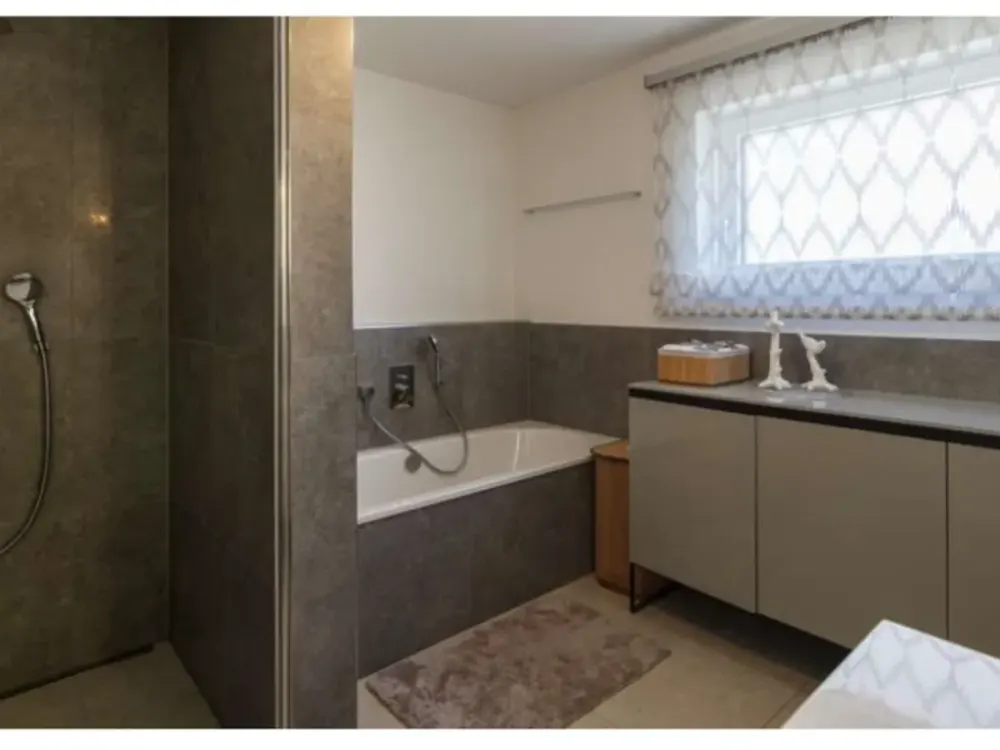 Wohnen mit Charakter: Großzügiges 6-Zimmer-Apartment in Trudering