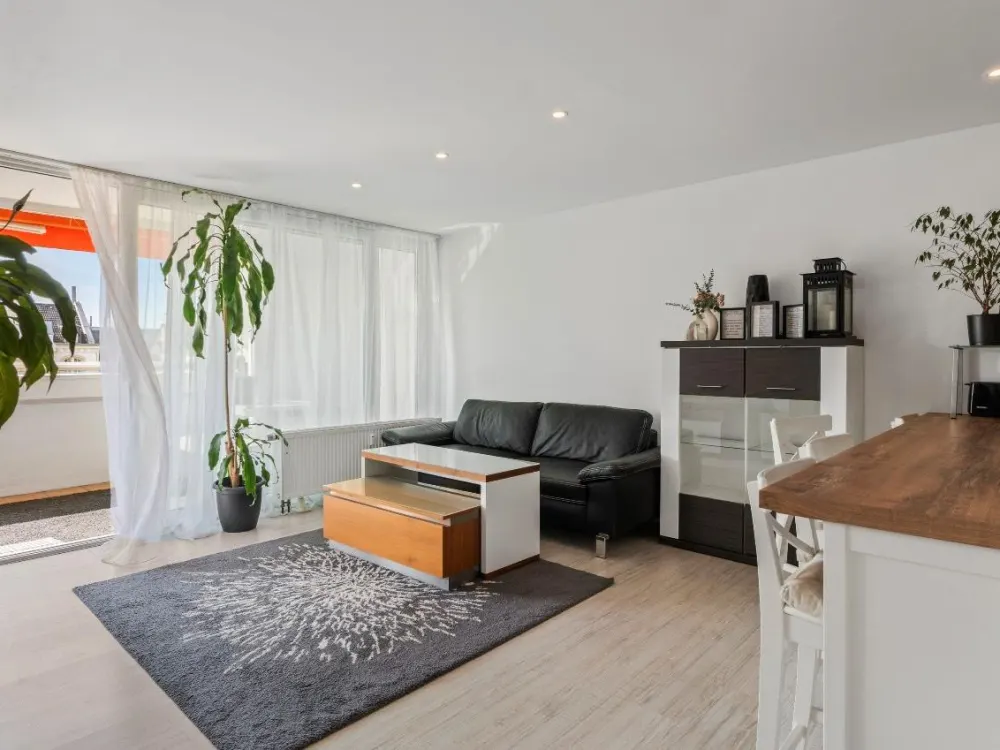 Wunderschöne 2 Zimmer Wohnung mit großem Sonnenbalkon