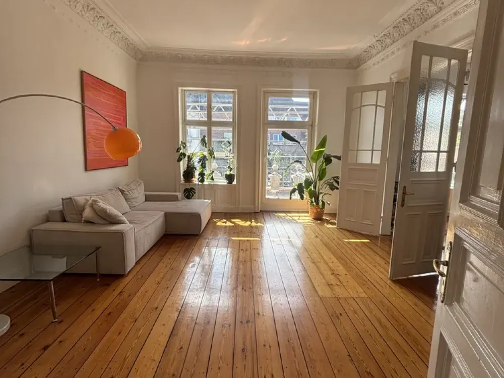 Altbau-Liebe! Großzügige 2 Zimmer Wohnung in begehrter Lage